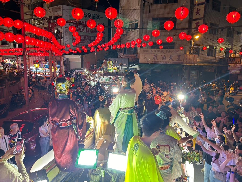 雲科大藝閣車繞經朝天宮感受鄉親滿滿的熱情