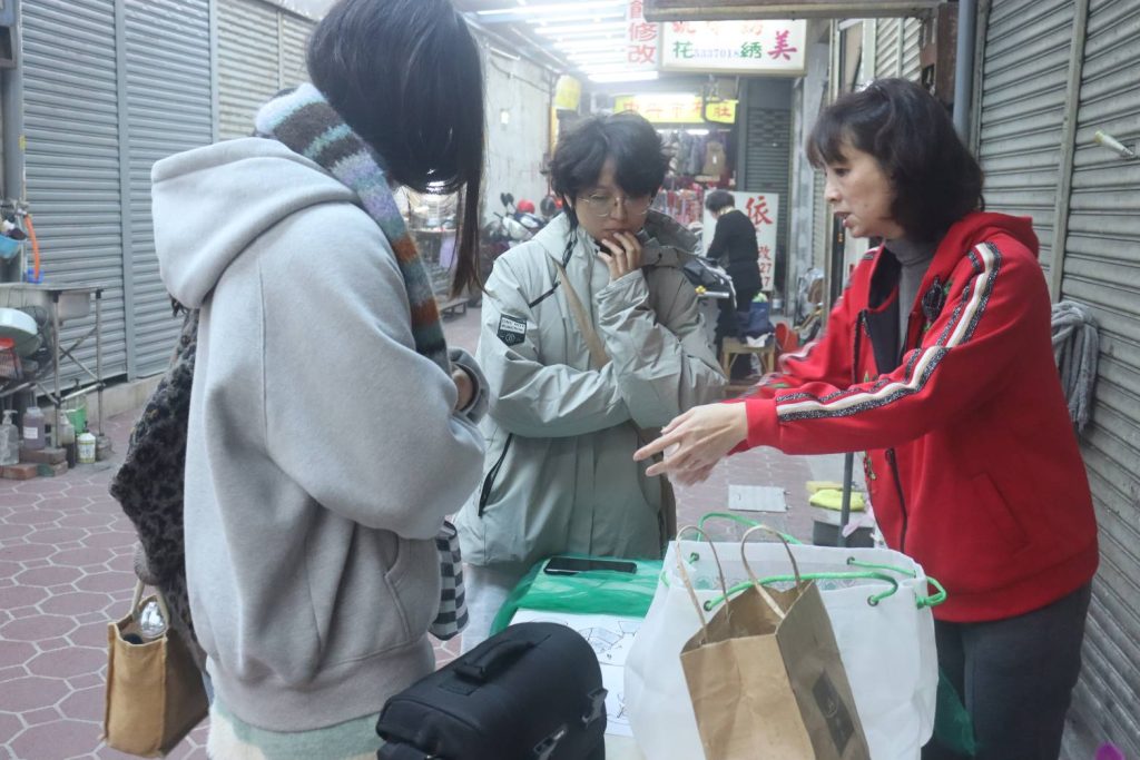 與中央商場裁縫職人郭媽媽溝通合作的過程-2
