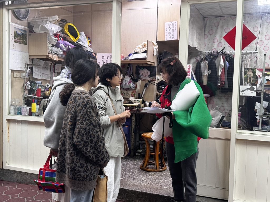 與中央商場裁縫職人郭媽媽溝通合作的過程-3