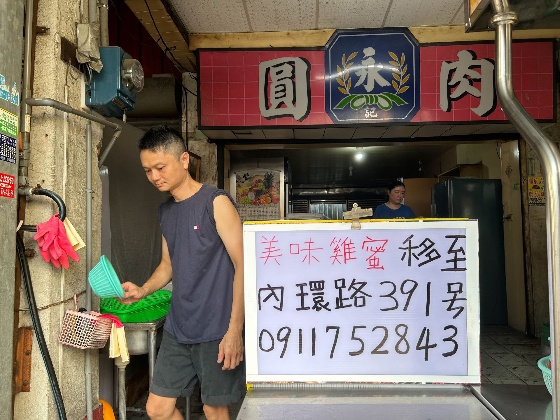 斗六東市場賣雞排的謝先生