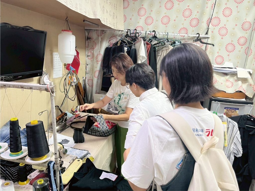 與郭媽媽裁縫討論製作-1